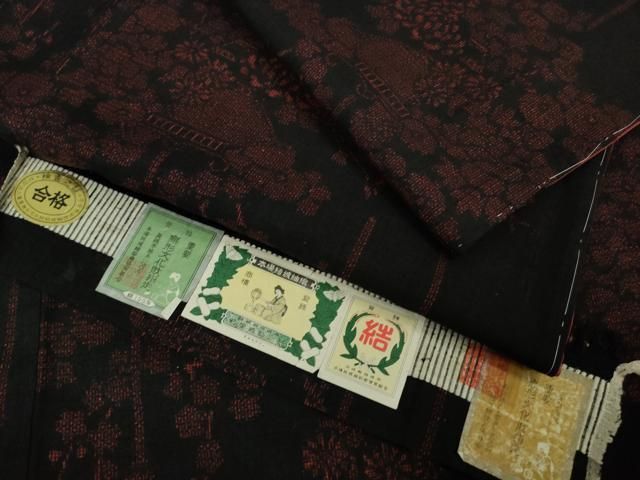 平和屋着物●極上　本場結城紬　重要無形文化財　100亀甲　風景花文　黒地　証紙付き　逸品　未使用　DZAB6534kh6