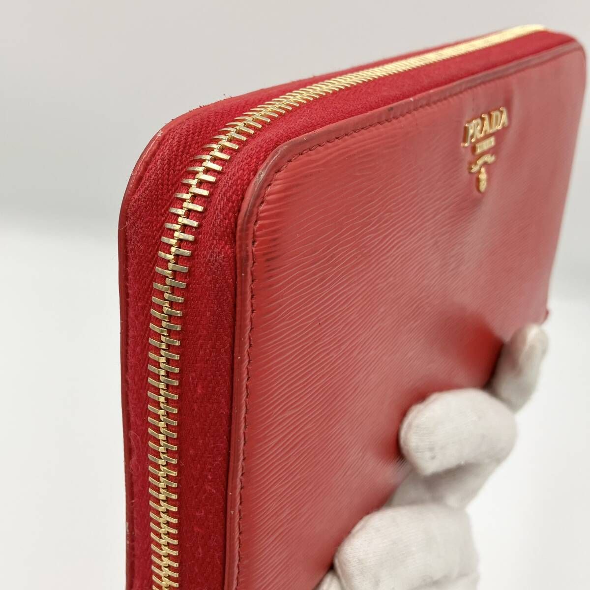 PRADA プラダ ラウンドファスナー 長財布 サフィアーノレザー 赤