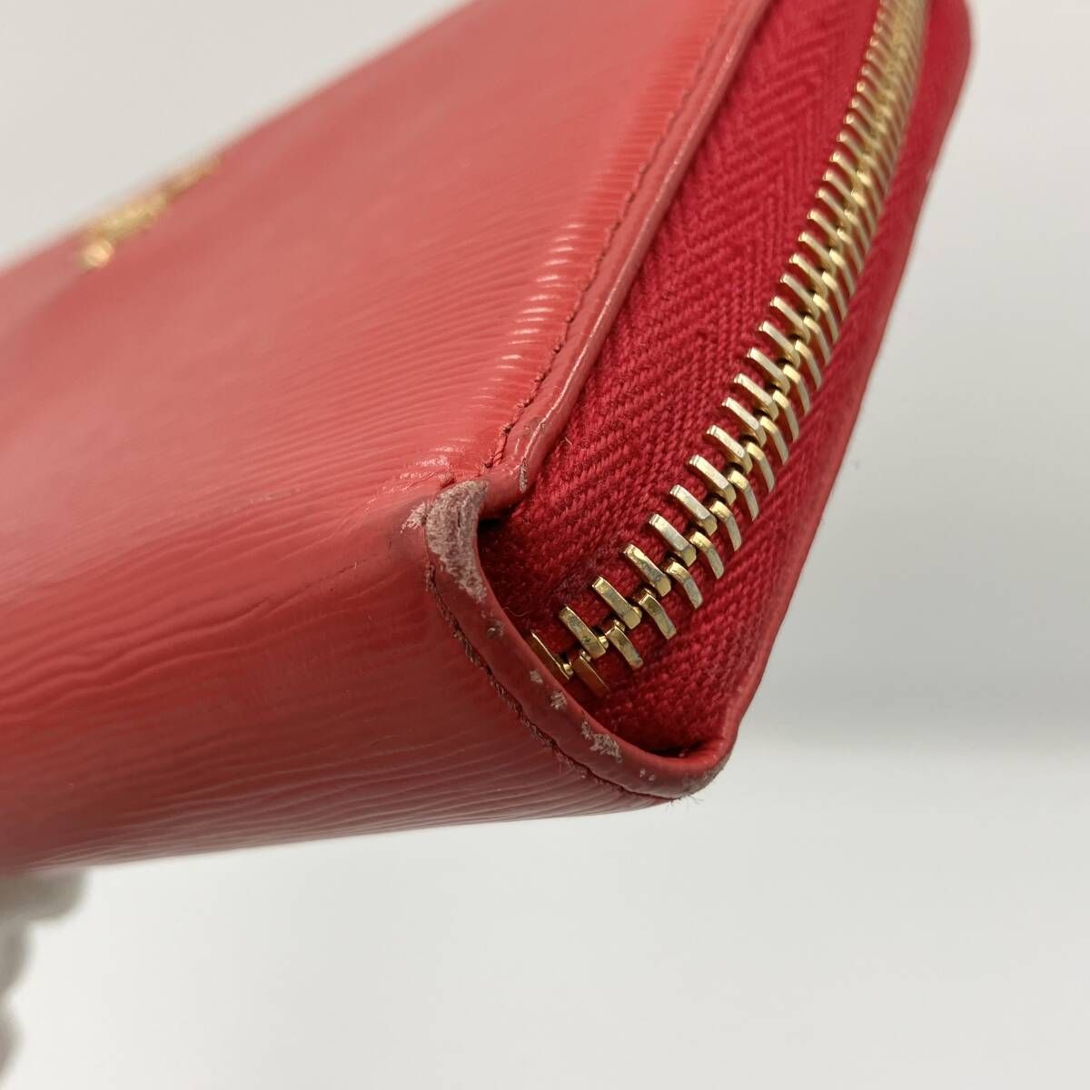 PRADA プラダ ラウンドファスナー 長財布 サフィアーノレザー 赤