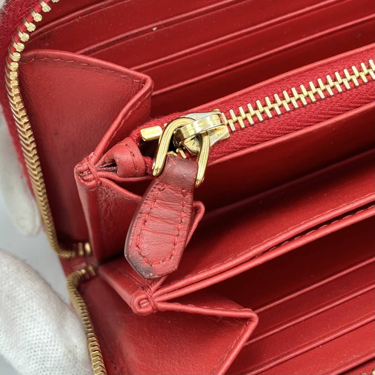 PRADA プラダ ラウンドファスナー 長財布 サフィアーノレザー 赤