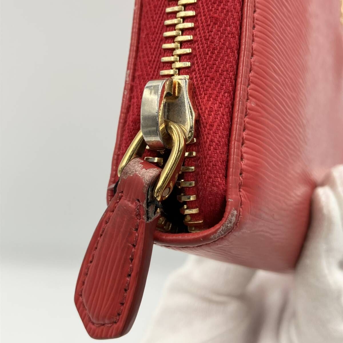 PRADA プラダ ラウンドファスナー 長財布 サフィアーノレザー 赤