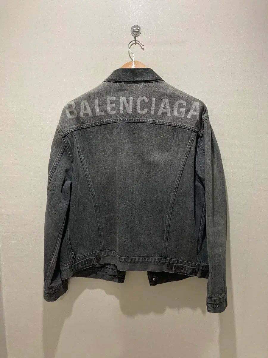 百貨店購入 バレンシアガ バックロゴ デニム ブラックデニムジャケット 44