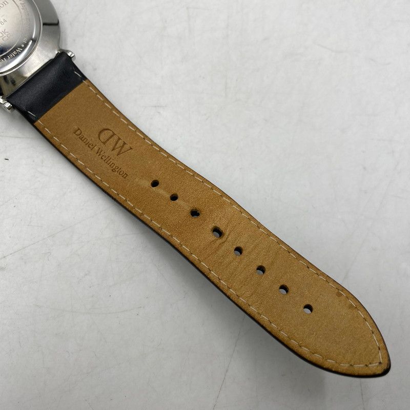 【中古品】 DANIEL WELLINGTON ダニエル ウェリントン DW00100832 CLASSIC DAY DATE QUARTZ クラシック デイ デイト クオーツ 腕時計 時計 【198-260525-ya-08-izu】 【中古品】 DANIEL WELLINGTON ダニエル ウェリントン DW00100832 CLASSIC DAY DATE QUARTZ クラシック デイ デイト クオーツ 腕時計 時計 【198-260525-ya-08-izu】
