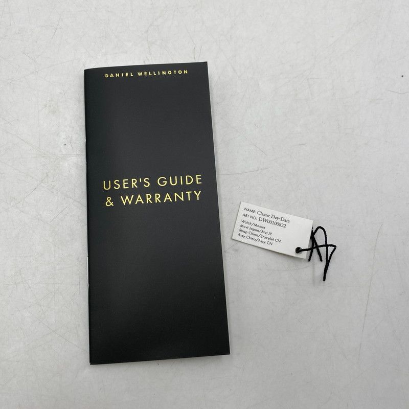 【中古品】 DANIEL WELLINGTON ダニエル ウェリントン DW00100832 CLASSIC DAY DATE QUARTZ クラシック デイ デイト クオーツ 腕時計 時計 【198-260525-ya-08-izu】 【中古品】 DANIEL WELLINGTON ダニエル ウェリントン DW00100832 CLASSIC DAY DATE QUARTZ クラシック デイ デイト クオーツ 腕時計 時計 【198-260525-ya-08-izu】