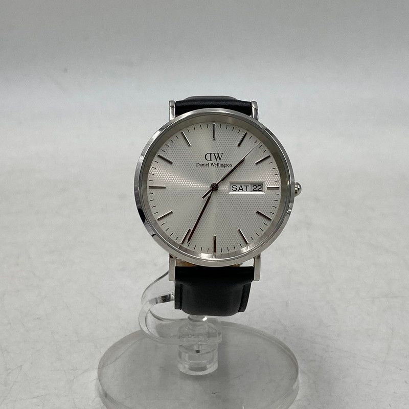 【中古品】 DANIEL WELLINGTON ダニエル ウェリントン DW00100832 CLASSIC DAY DATE QUARTZ クラシック デイ デイト クオーツ 腕時計 時計 【198-260525-ya-08-izu】 【中古品】 DANIEL WELLINGTON ダニエル ウェリントン DW00100832 CLASSIC DAY DATE QUARTZ クラシック デイ デイト クオーツ 腕時計 時計 【198-260525-ya-08-izu】