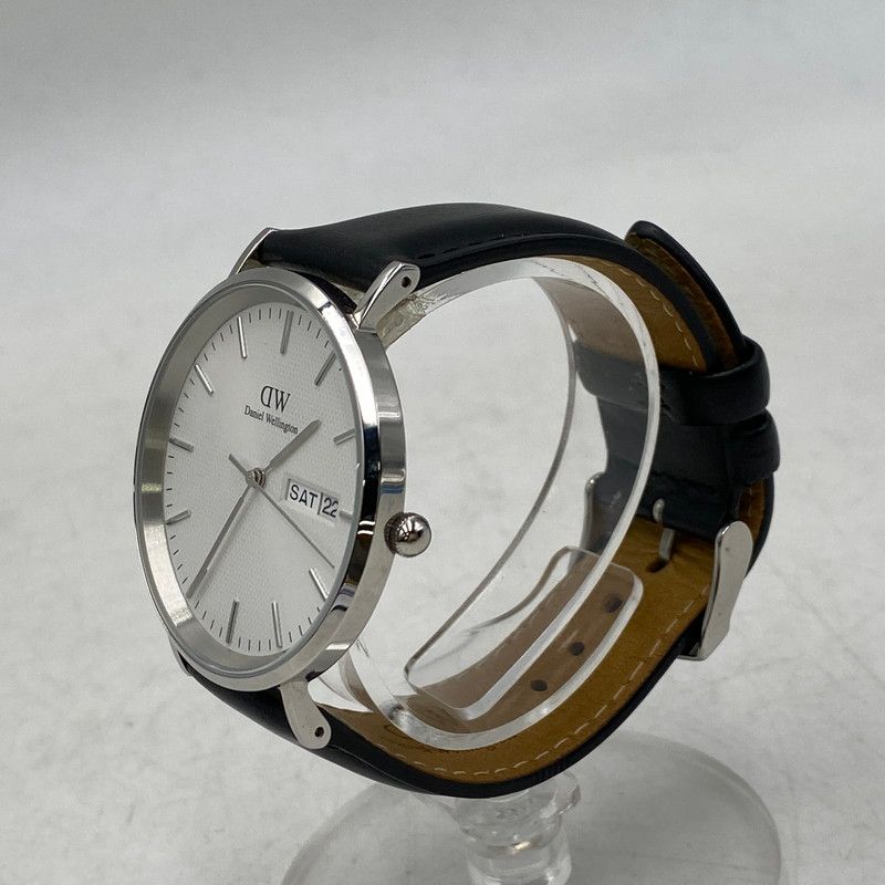 【中古品】 DANIEL WELLINGTON ダニエル ウェリントン DW00100832 CLASSIC DAY DATE QUARTZ クラシック デイ デイト クオーツ 腕時計 時計 【198-260525-ya-08-izu】 【中古品】 DANIEL WELLINGTON ダニエル ウェリントン DW00100832 CLASSIC DAY DATE QUARTZ クラシック デイ デイト クオーツ 腕時計 時計 【198-260525-ya-08-izu】