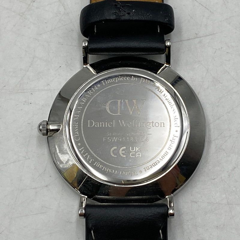 【中古品】 DANIEL WELLINGTON ダニエル ウェリントン DW00100832 CLASSIC DAY DATE QUARTZ クラシック デイ デイト クオーツ 腕時計 時計 【198-260525-ya-08-izu】 【中古品】 DANIEL WELLINGTON ダニエル ウェリントン DW00100832 CLASSIC DAY DATE QUARTZ クラシック デイ デイト クオーツ 腕時計 時計 【198-260525-ya-08-izu】