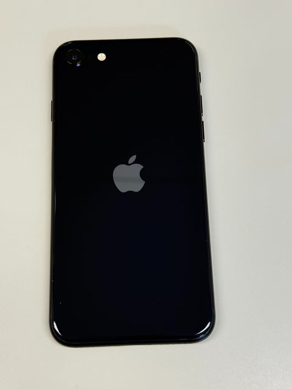 極美品 64GB Apple iPhone SE 3 第三世代 日本版 《686 iPhone SE3 (第