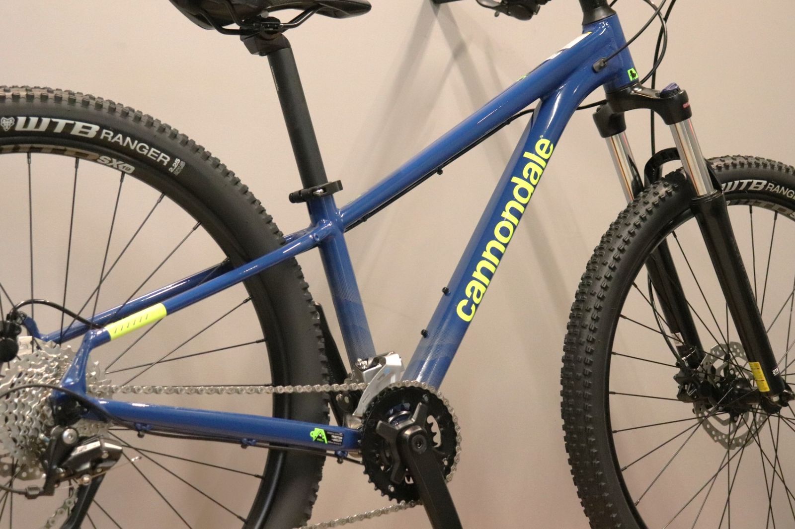 未使用 キャノンデール CANNONDALE トレイル TRAIL 6 2025モデル XSサイズ シマノ アセラ MIX 9S アルミ マウンテンバイク 【仙台店】 未使用 キャノンデール CANNONDALE トレイル TRAIL 6 2025モデル XSサイズ シマノ アセラ MIX 9S アルミ マウンテンバイク 【仙台店】