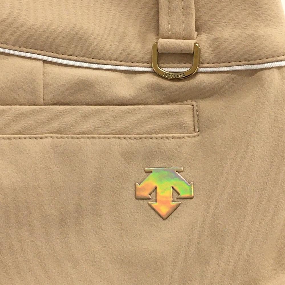 【デサントゴルフリュクス】美品 セットアップ ニット スカート ベージュ M 超美品】デサントゴルフLUXE COLLECTION スカート ベージュ×白
