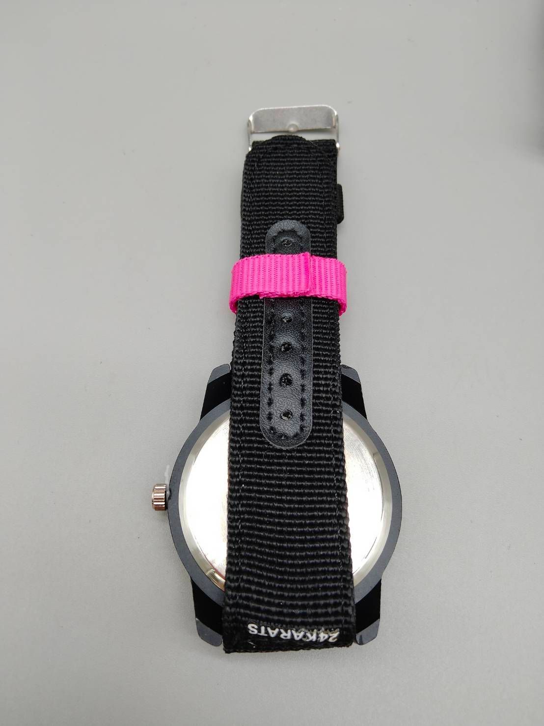 ☆新品☆ 24KARATS ブラックミリタリー腕時計 smart 付録 黒/ピンク 