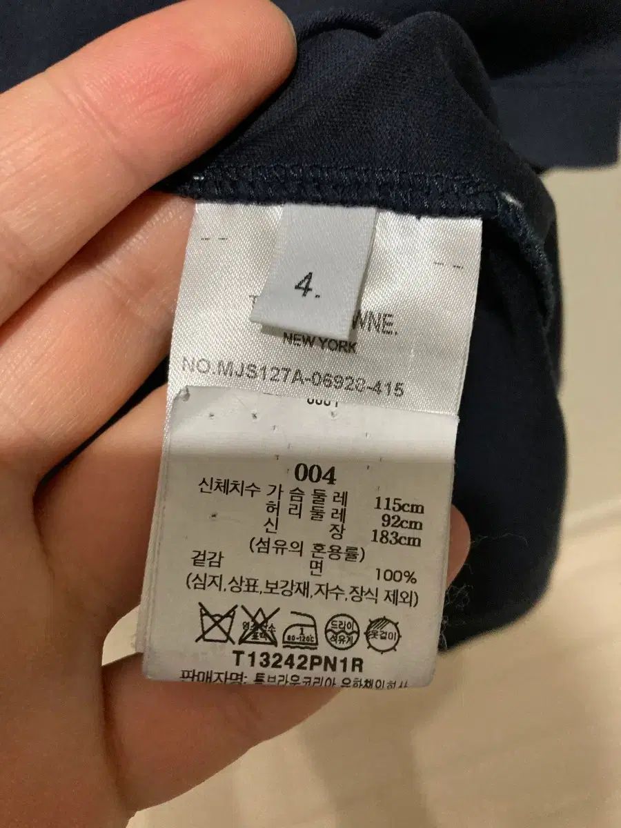百貨店購入 トム・ブラウン 半袖Tシャツ 4 百貨店購入 トム・ブラウン 半袖Tシャツ 4