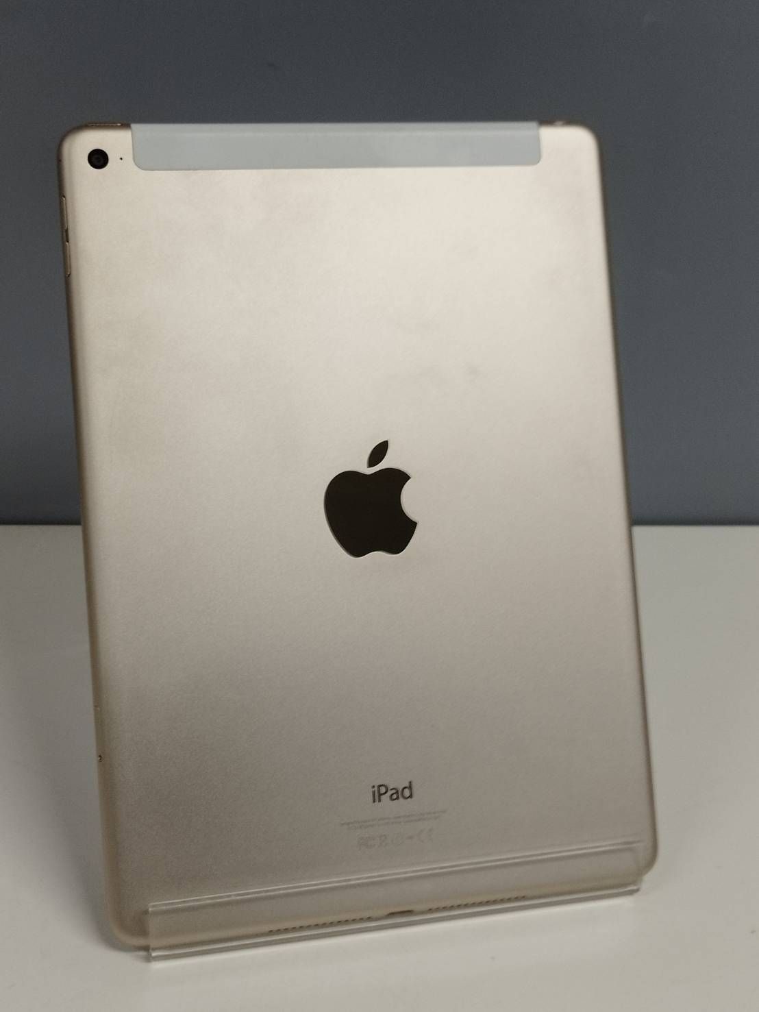 Wi-Fi+セルラー】iPad Air 2/9.7インチ/A1567/16GB〈MH1C2J/A