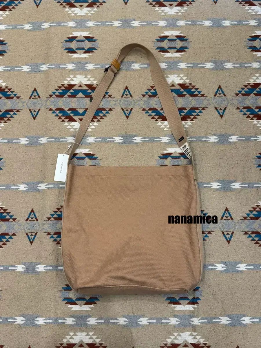 OS 七海 nanamica (ナナミカ) ユーティリティバッグ L タン