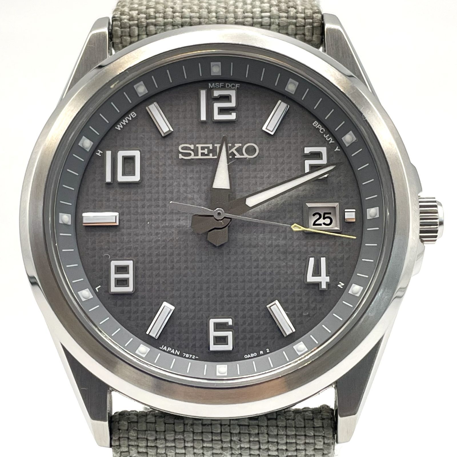 【落ち着いた印象のグレー文字盤】SEIKO セイコー セレクション 7B72-0AA0 電波ソーラー メンズ腕時計 デイト表示 ナイロンベルト ステンレスケース 日常生活防水 カジュアル シンプル 普段使い 通勤 通学 ブランド腕時計