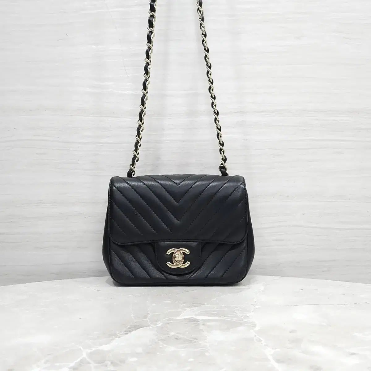 CHANEL シャネル チュール シェブロン プチ 삭 ミニ フラップバッグ クロス ブラック ゴールド 24番台