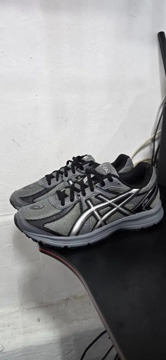 アシックス グレー スニーカー ランニングシューズ 230