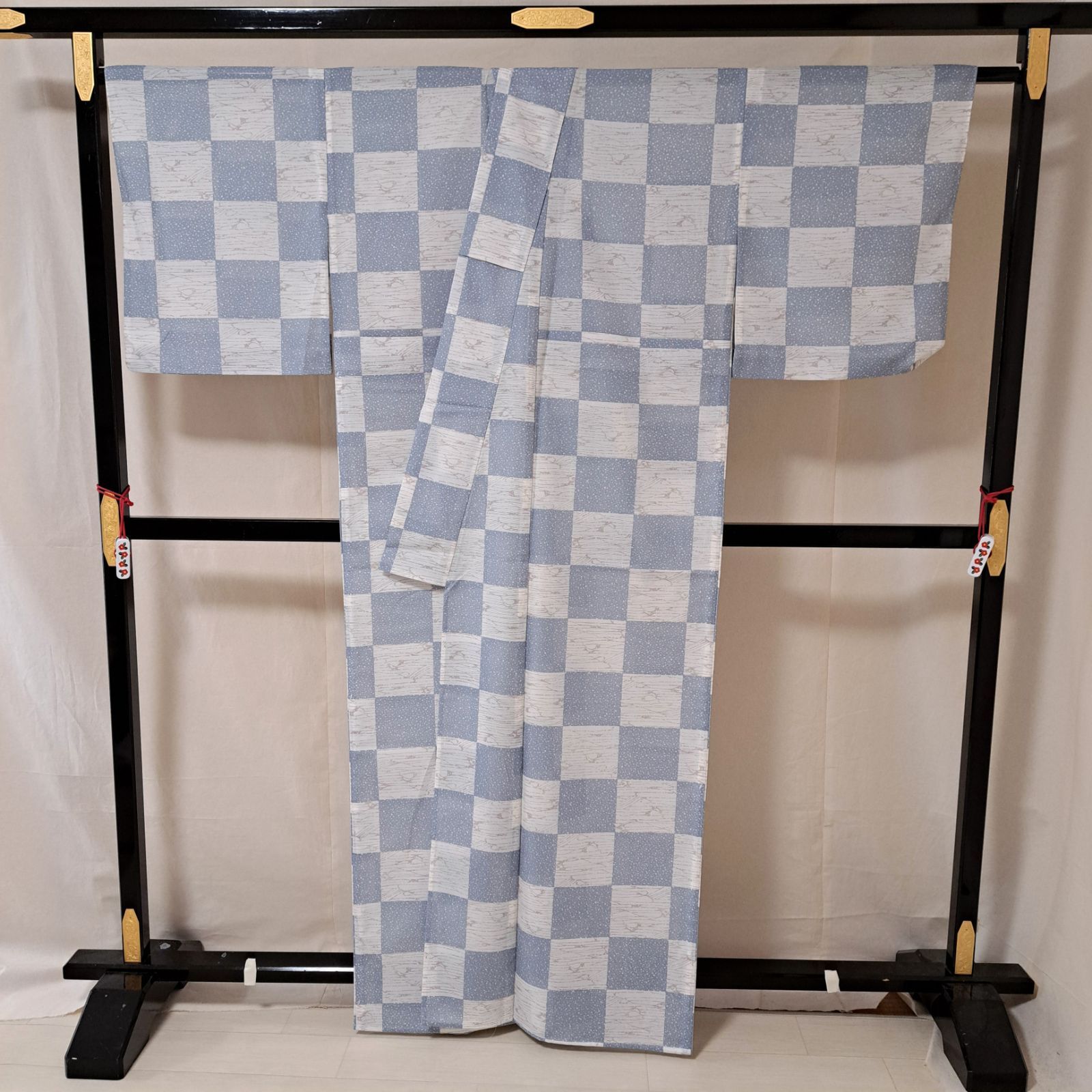 【洗える夏着物・絽・小紋】 化繊 薄いグレーと水色の市松模様 クイーンサイズる25M04a 【洗える夏着物・絽・小紋】 化繊 薄いグレーと水色の市松模様 クイーンサイズる25M04a