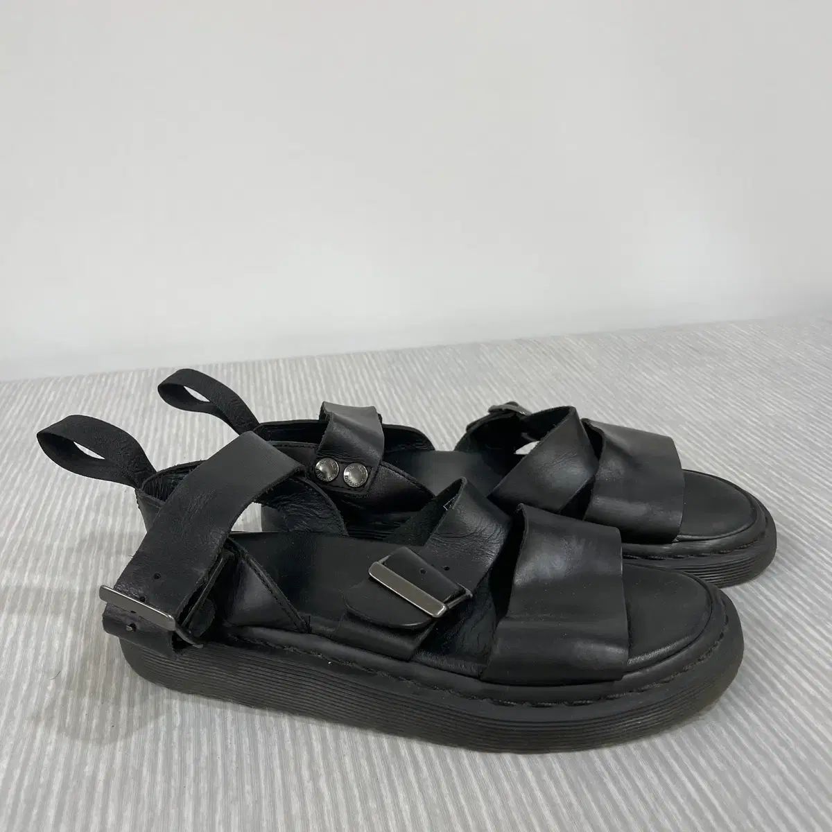 702)DR. MARTENS ドクターマーチン グリフォン サンダル uk5