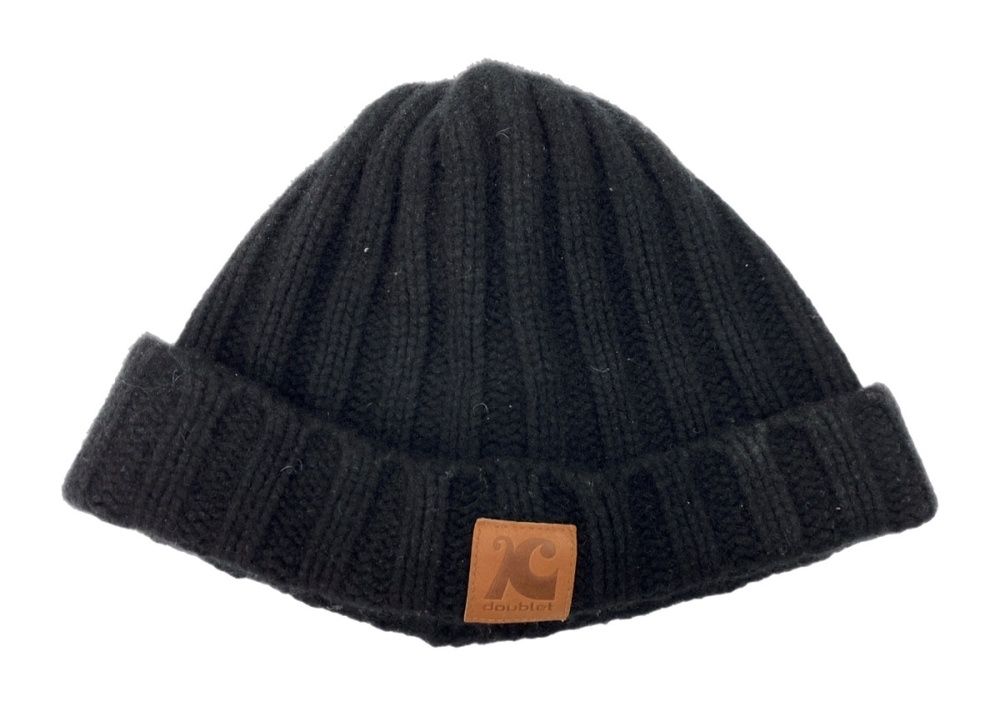 ダブレット doublet × KIJIMA TAKAYUKI キジマ タカユキ Leather patch beanie レザー パッチ ビーニー ニット帽 黒 23202-DL 帽子 メンズ帽子 ニット帽 ロゴ ブラック 104H-100