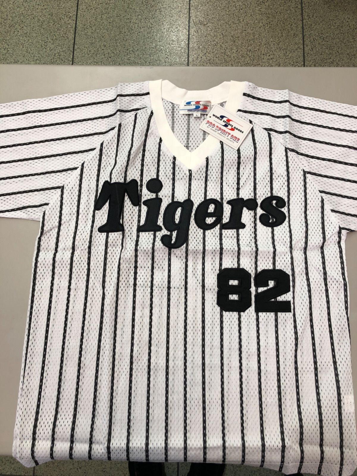 新品 タグ付き 未使用 82番 野村克也元監督 阪神タイガース レプリカ