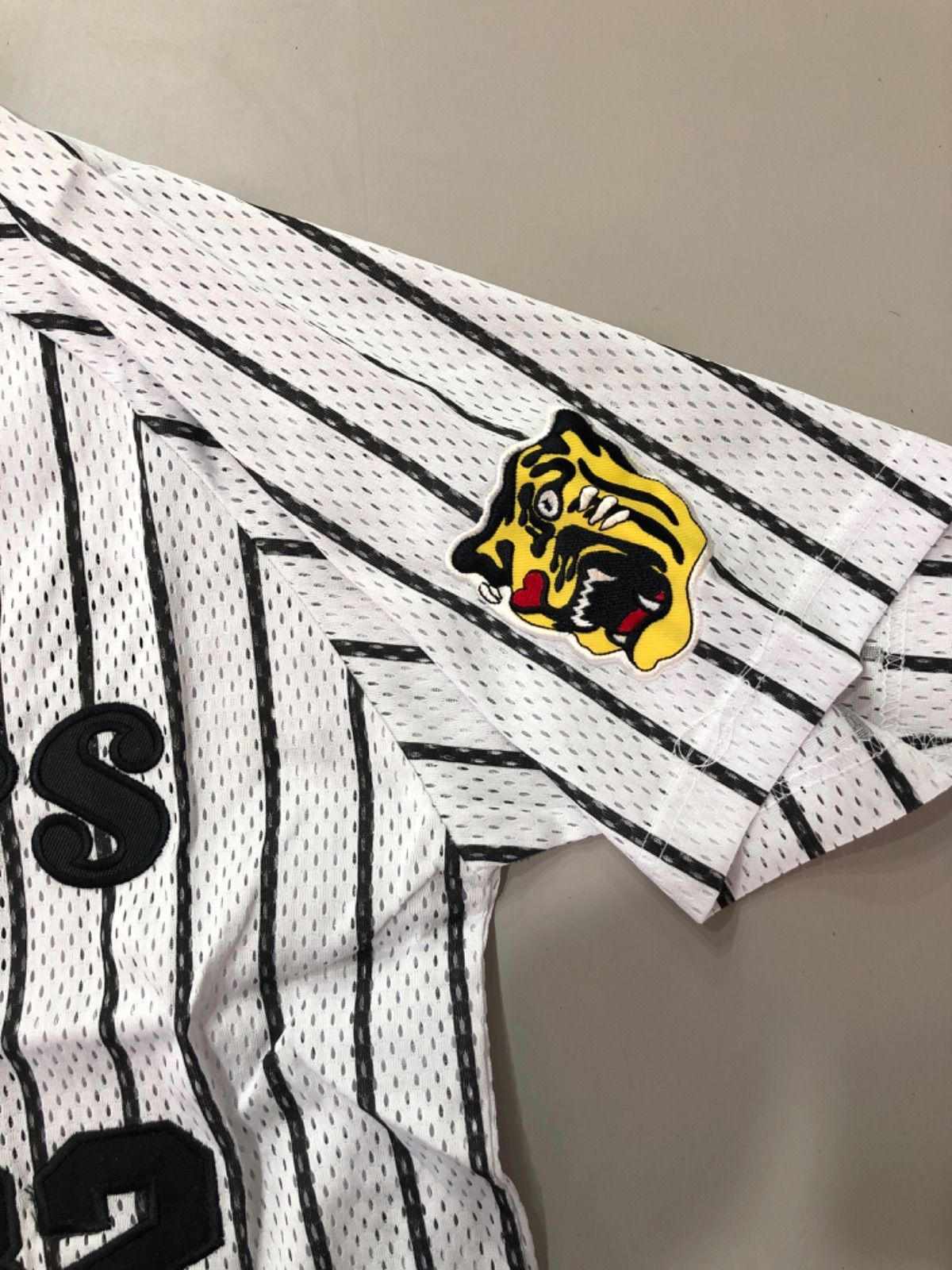 新品 タグ付き 未使用 82番 野村克也元監督 阪神タイガース レプリカ