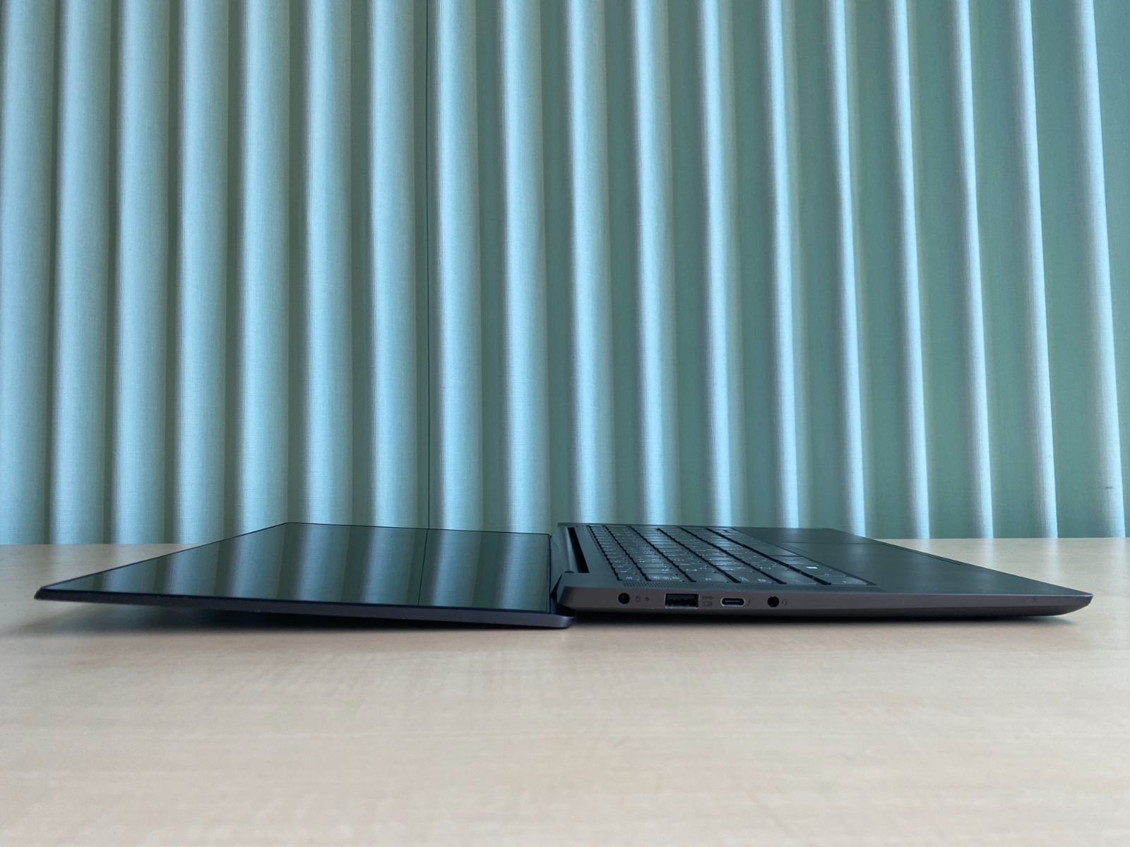 第10世代i7/16GB】Lenovo Yoga S740-14 Win11 - メルカリ
