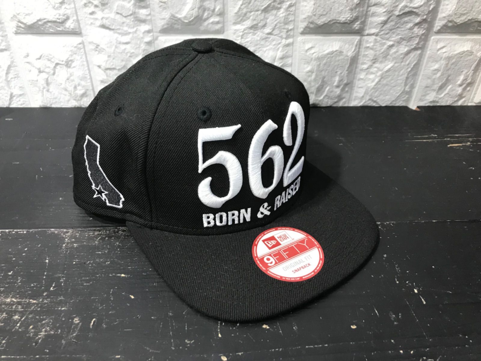 NEW ERA 562 BORN & RAISED CAP
