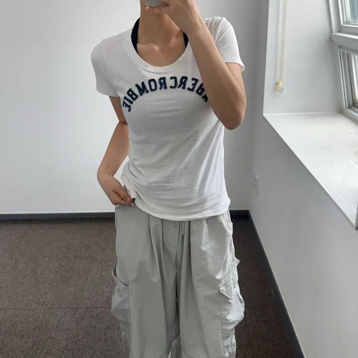 Abercrombie アバクロンビー アーチ ロゴ 白 半袖