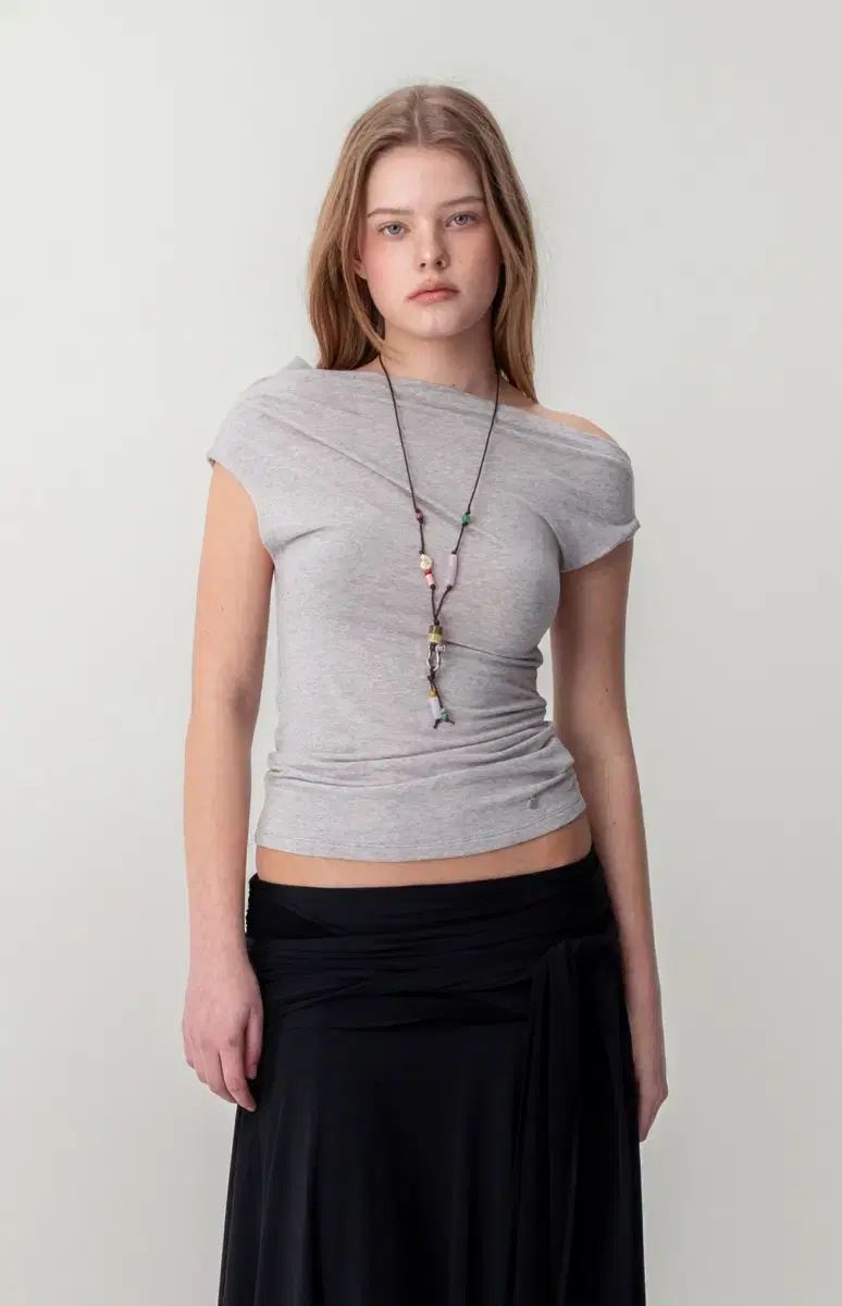 新品) グロウニー 틸트 ドレープ トップス TILT DRAPE TOP