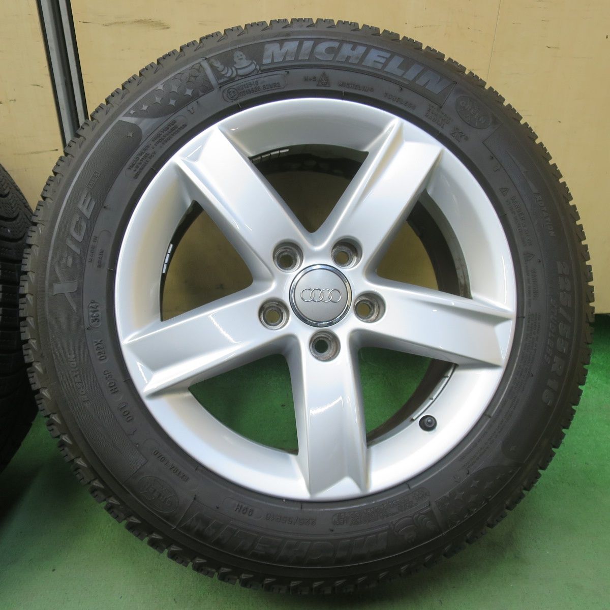 バリ溝！キレイ！9分☆アウディ A4 純正 225/55R16 スタッドレス
