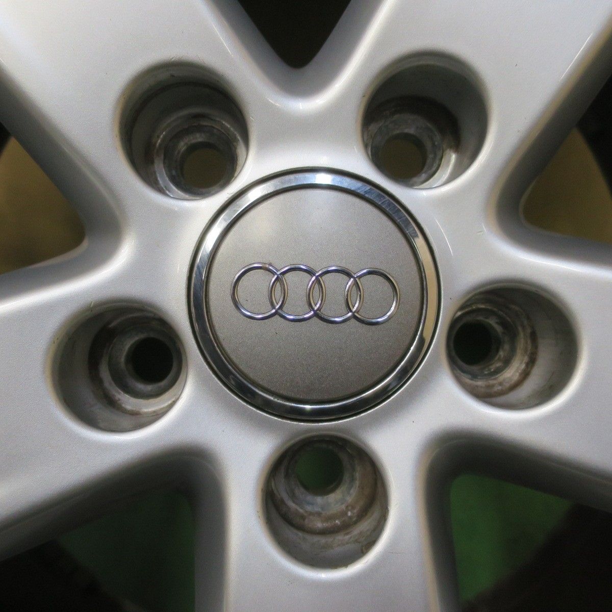 バリ溝！キレイ！9分☆アウディ A4 純正 225/55R16 スタッドレス