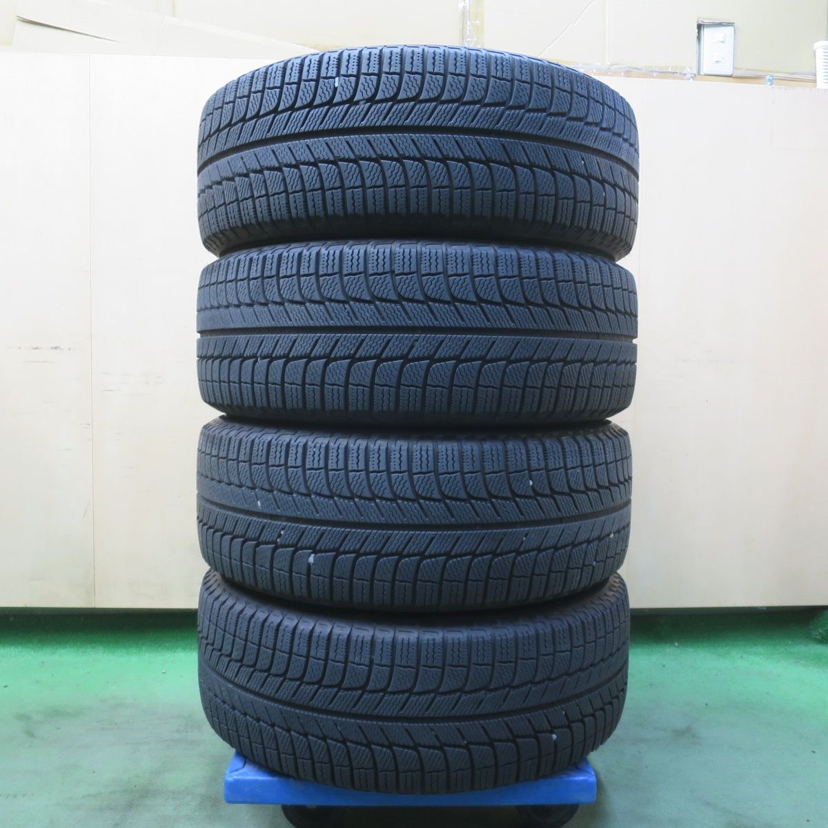 美品　Audi スタッドレスタイヤ　溝あり バリ溝！キレイ！9分☆アウディ A4 純正 225/55R16 スタッドレス