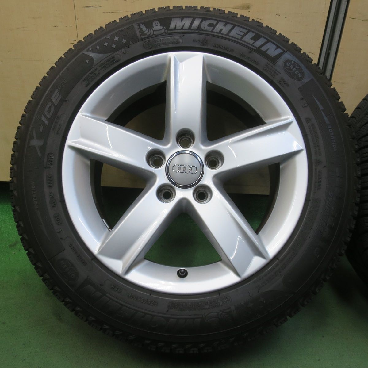 バリ溝！キレイ！9分☆アウディ A4 純正 225/55R16 スタッドレス