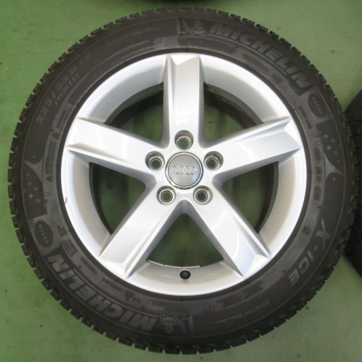 バリ溝！キレイ！9分☆アウディ A4 純正 225/55R16 スタッドレス