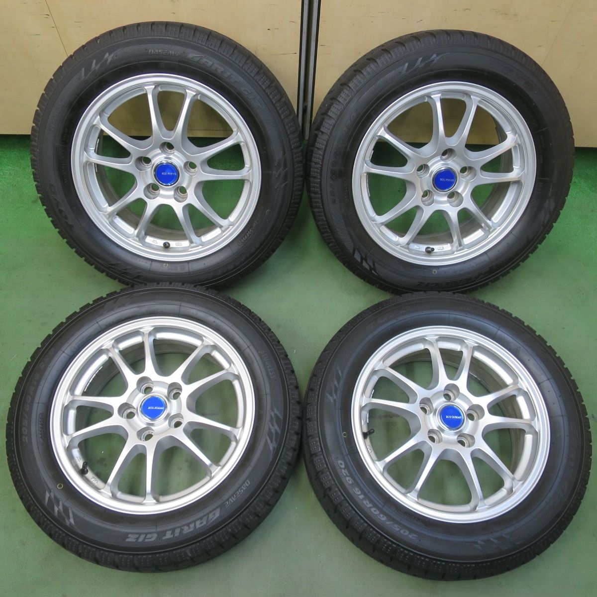 バリ溝！23年！キレイ！9.5分以上★スタッドレス 205/60R16 トーヨー オブザーブ GIZ ECO FORME エコフォルム 16インチ PCD114.3/5H★6051808イス