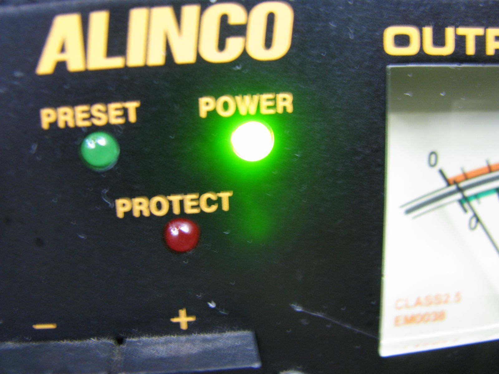 R2372】ALINCO DM-330MV MAX 32A 無線機器用安定化電源器 - メルカリ