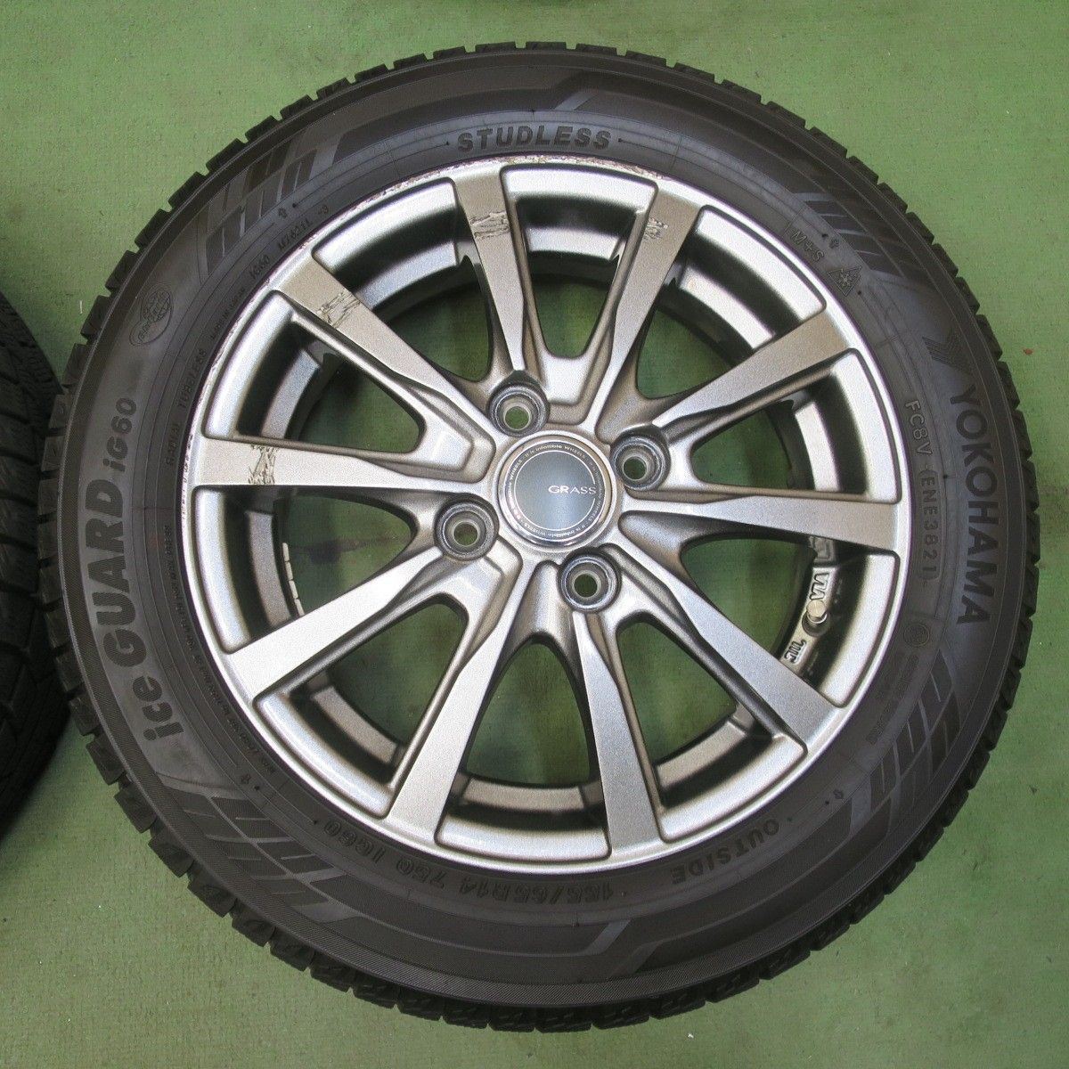 155/65R14 スタッドレス　バリ溝　22年製 バリ溝！22年！キレイ！8.5分☆スタッドレス 155/65R14 ヨコハマ