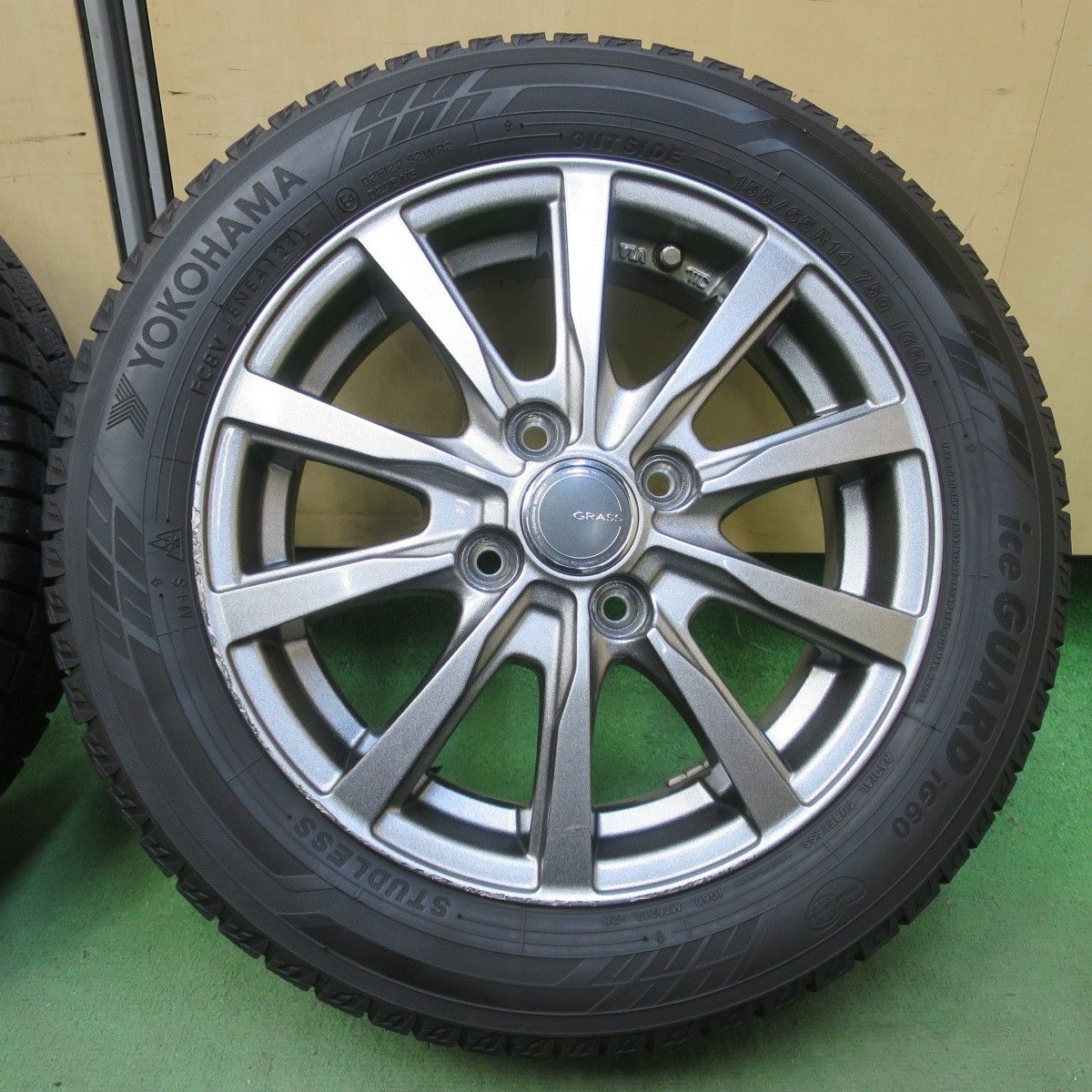 バリ溝！22年！キレイ！8.5分☆スタッドレス 155/65R14 ヨコハマ