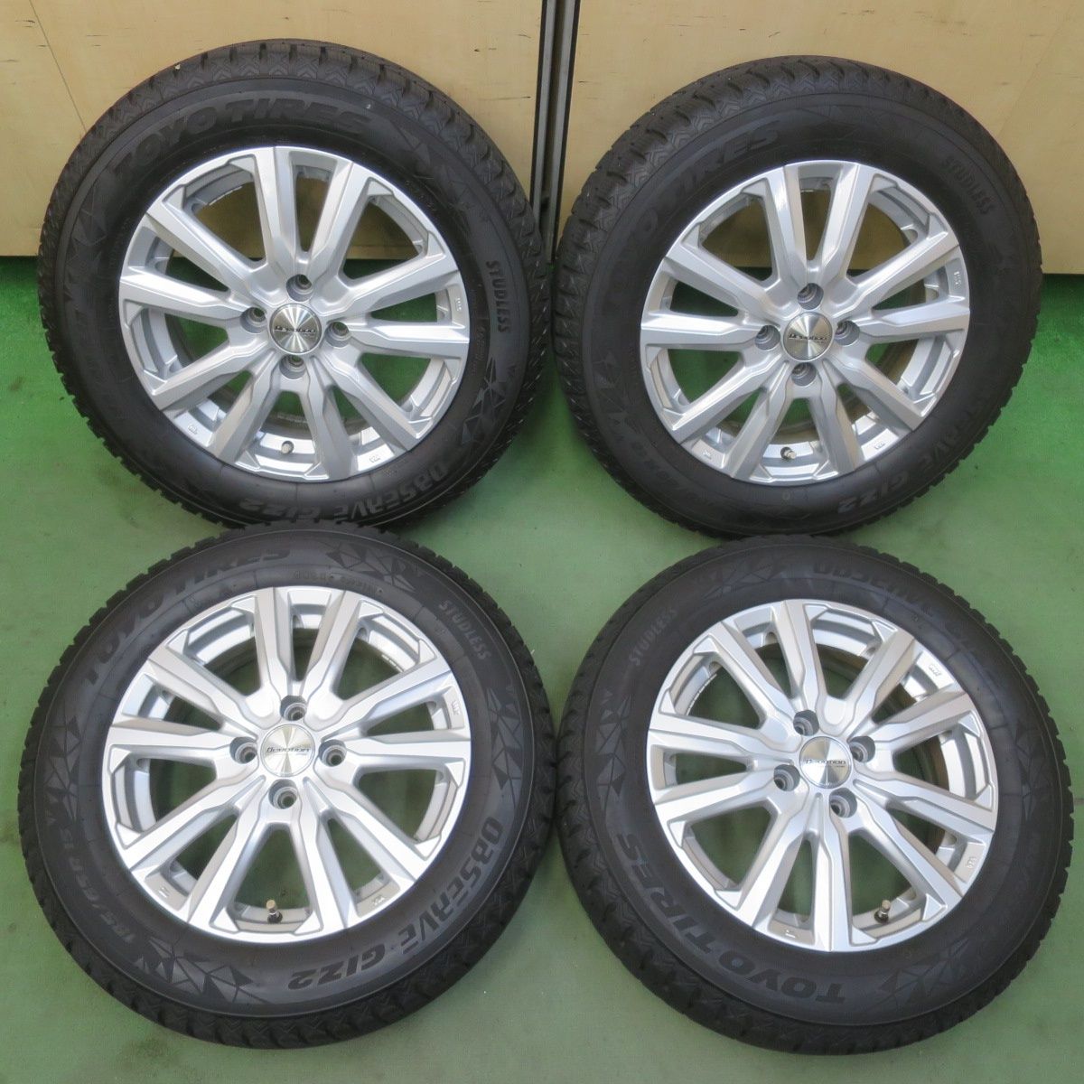 バリ溝！24年！キレイ！9分☆スタッドレス 185/65R15 トーヨー 