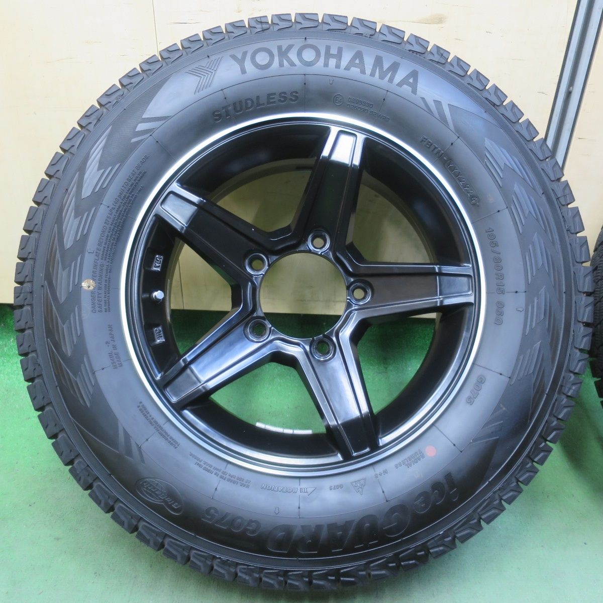 バリ溝！24年！キレイ！ほぼ10分☆スタッドレス 195/80R15 ヨコハマ