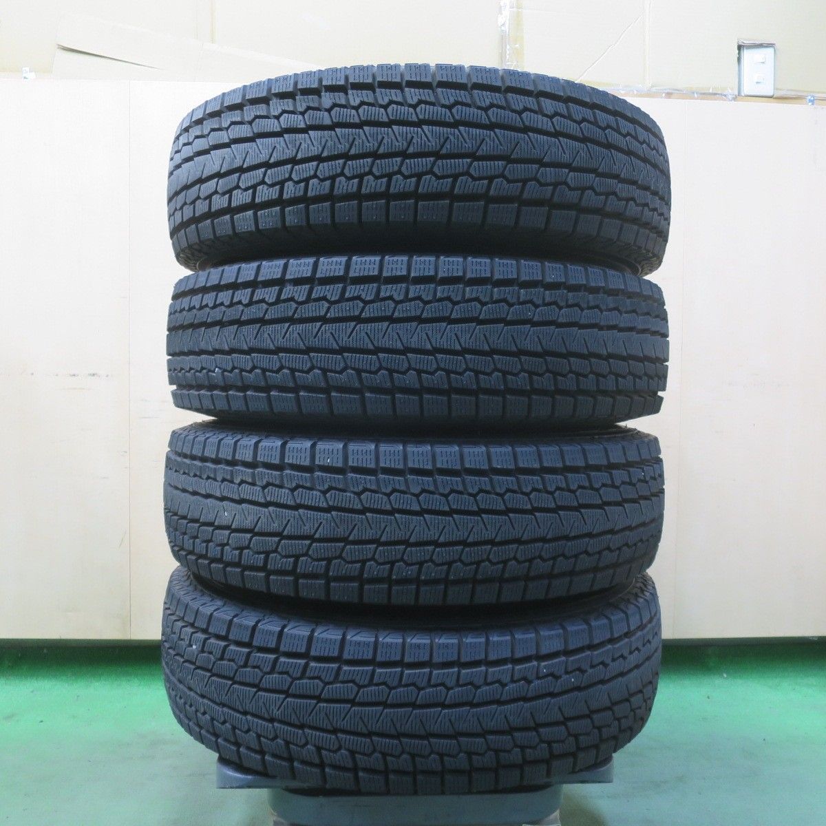 バリ溝！24年！キレイ！ほぼ10分☆スタッドレス 195/80R15 ヨコハマ