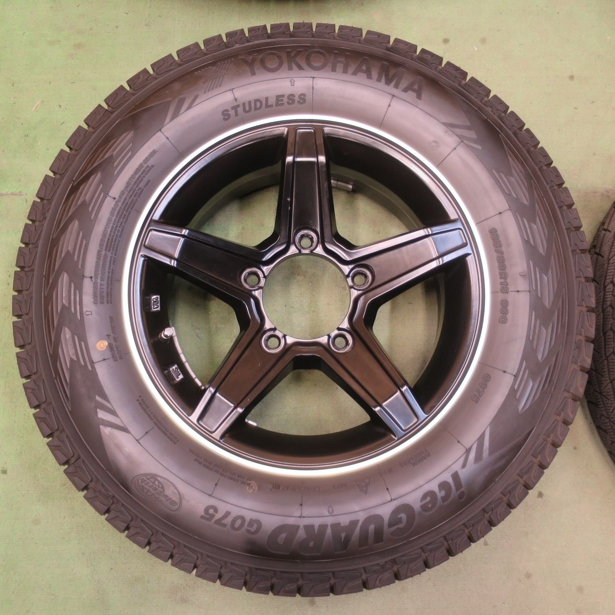 バリ溝！24年！キレイ！ほぼ10分☆スタッドレス 195/80R15 ヨコハマ