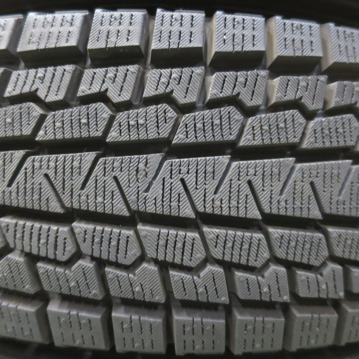バリ溝！24年！キレイ！ほぼ10分☆スタッドレス 195/80R15 ヨコハマ