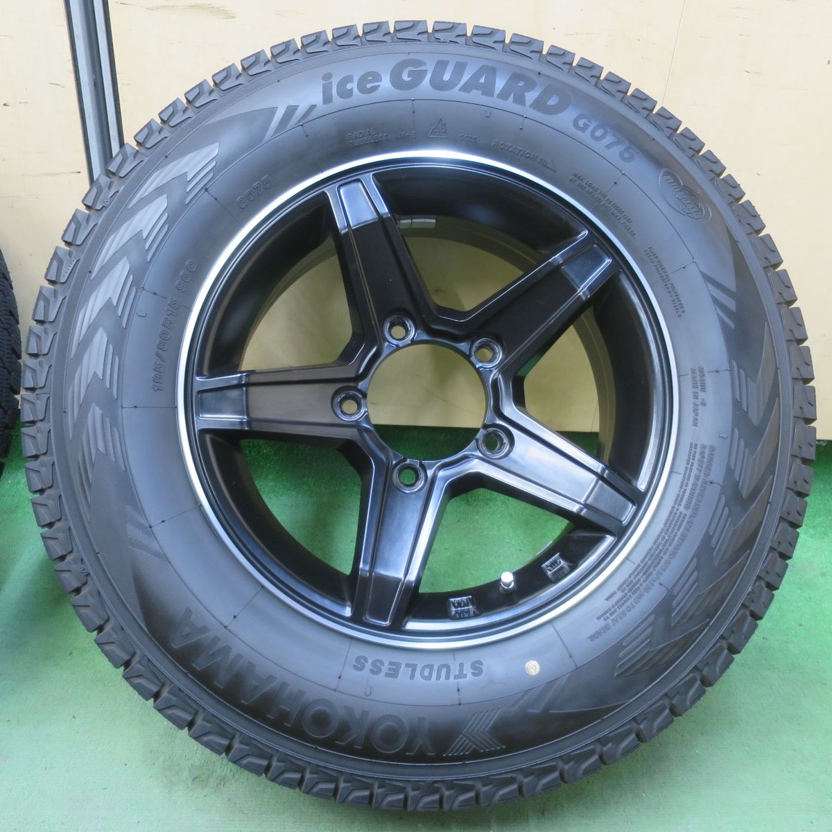 バリ溝！24年！キレイ！ほぼ10分☆スタッドレス 195/80R15 ヨコハマ