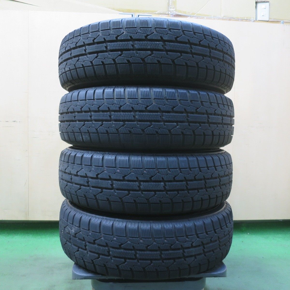 バリ溝！22年！9.5分☆スタッドレス 175/65R15 トーヨー オブザーブ
