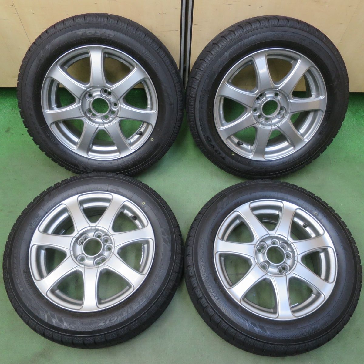 バリ溝!22年!9.5分☆スタッドレス 175/65R15 トーヨー オブザーブ バリ溝!22年!9.5分☆スタッドレス 175/65R15 トーヨー オブザーブ