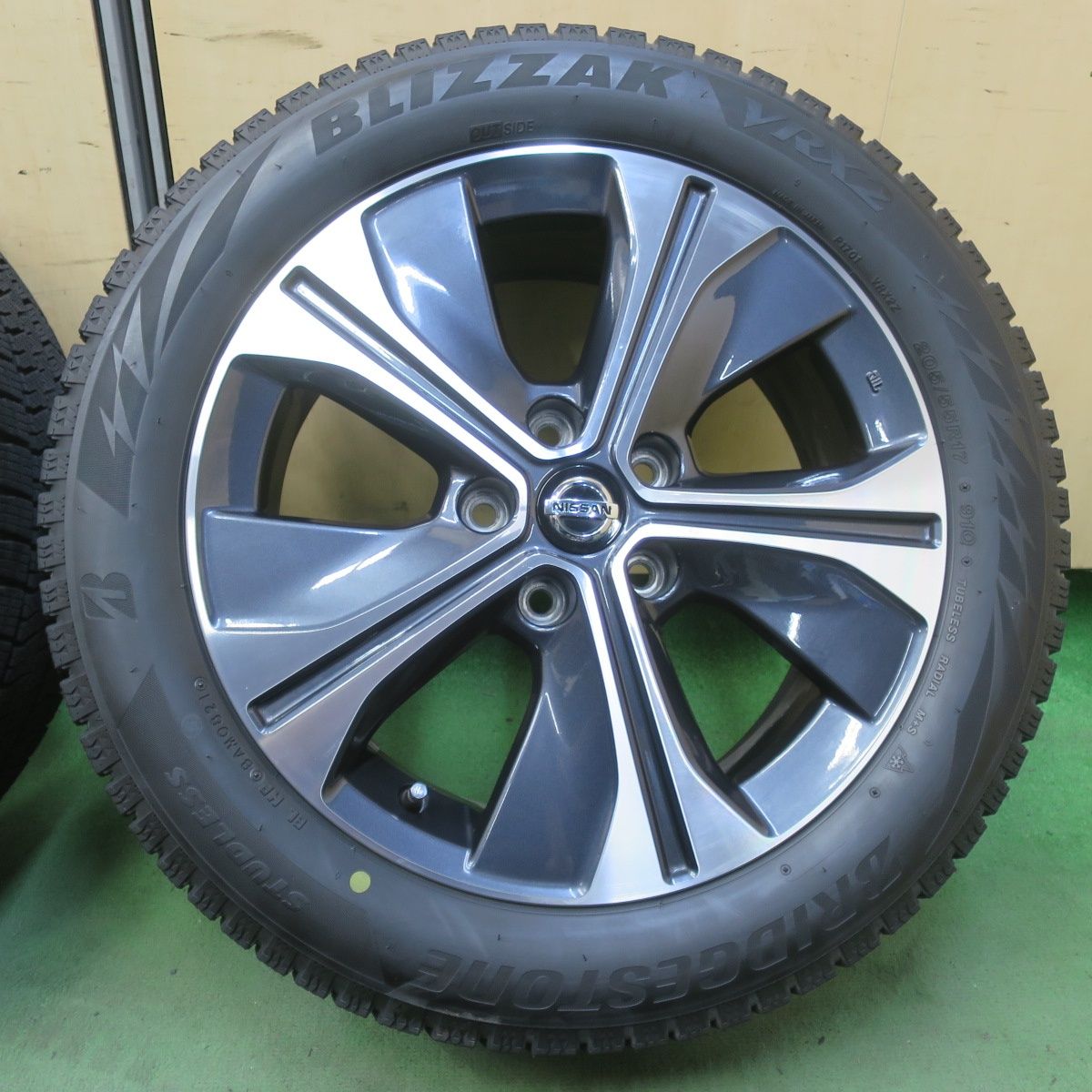 バリ溝！キレイ！8.5分☆日産 キックス 純正 205/55R17 スタッドレス