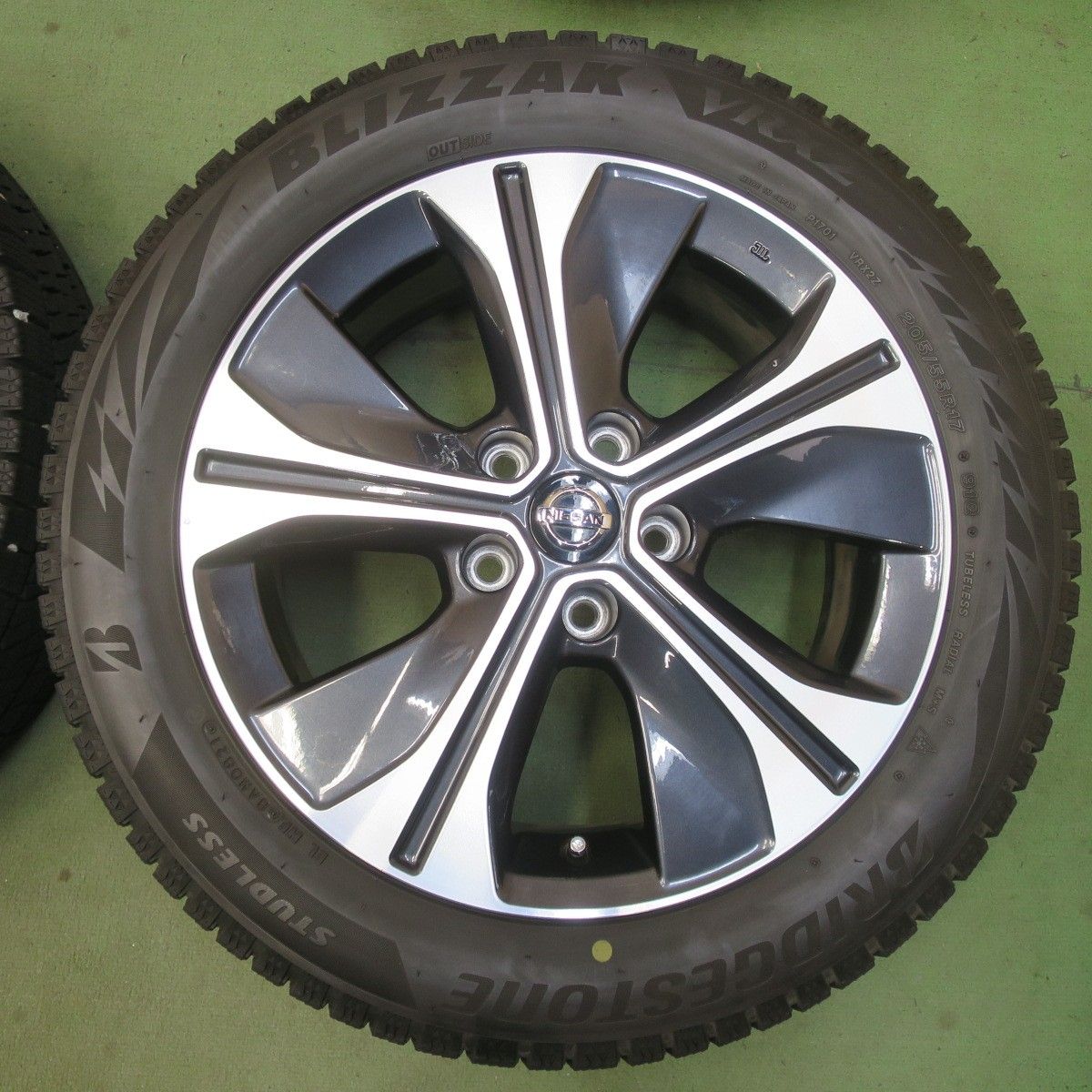 バリ溝！キレイ！8.5分☆日産 キックス 純正 205/55R17 スタッドレス