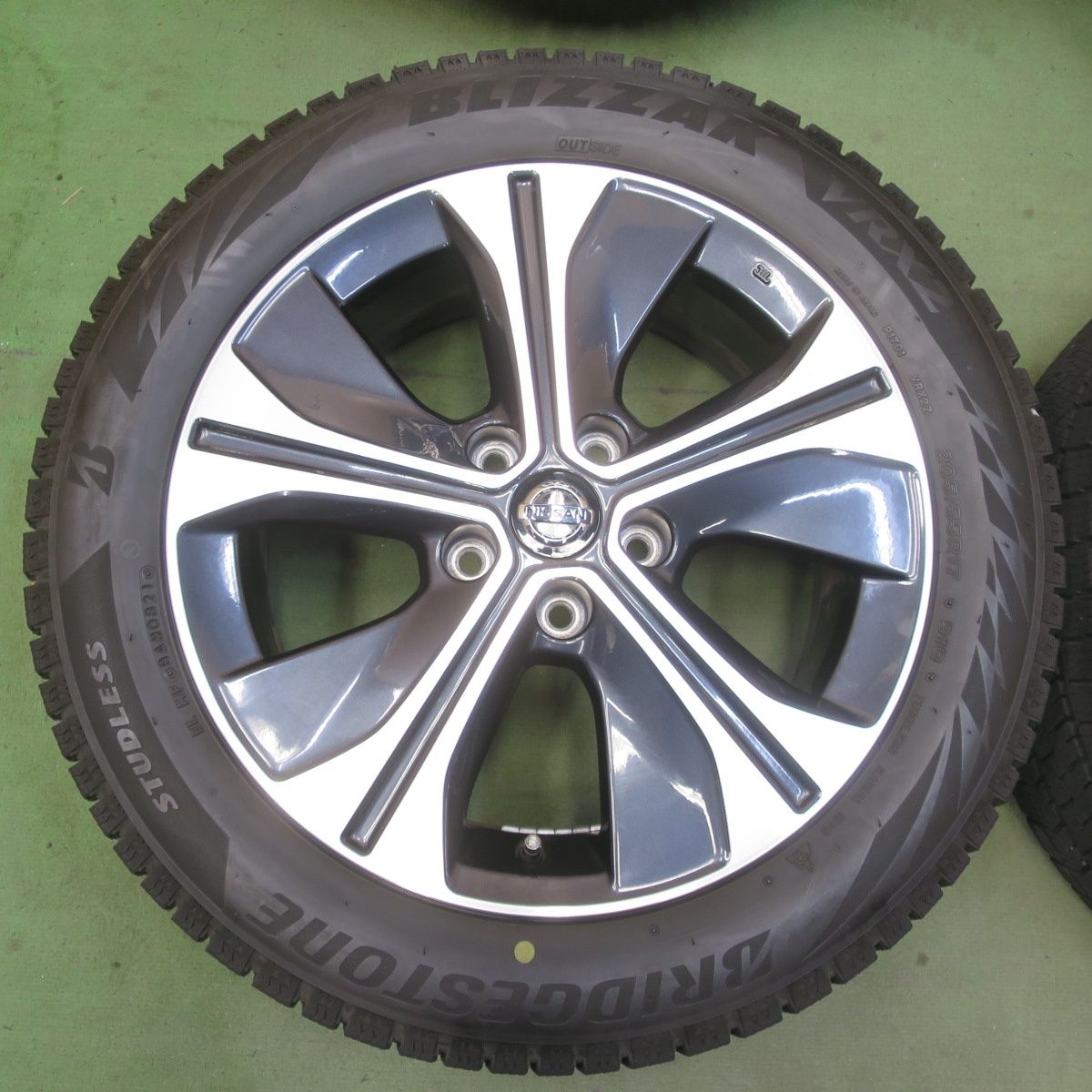 バリ溝！キレイ！8.5分☆日産 キックス 純正 205/55R17 スタッドレス